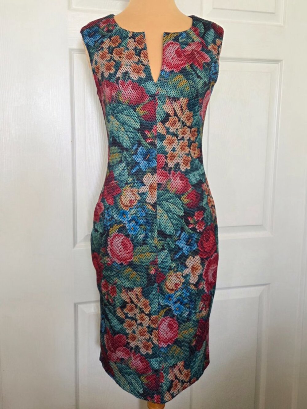 Phase 8 Sleeveless Floral Midi Floral Dress - Picture 2 of 16
